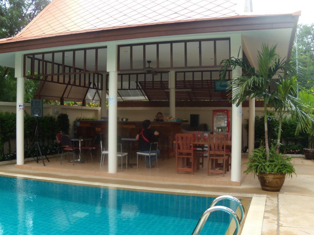 Emerald Palace Aparthotel Pattaya Luaran gambar